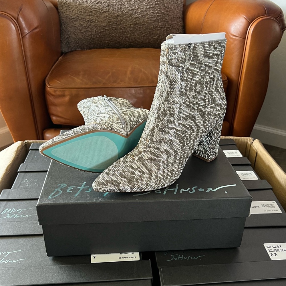 Betsey Johnson SB-CADY SILVER ZEBRA